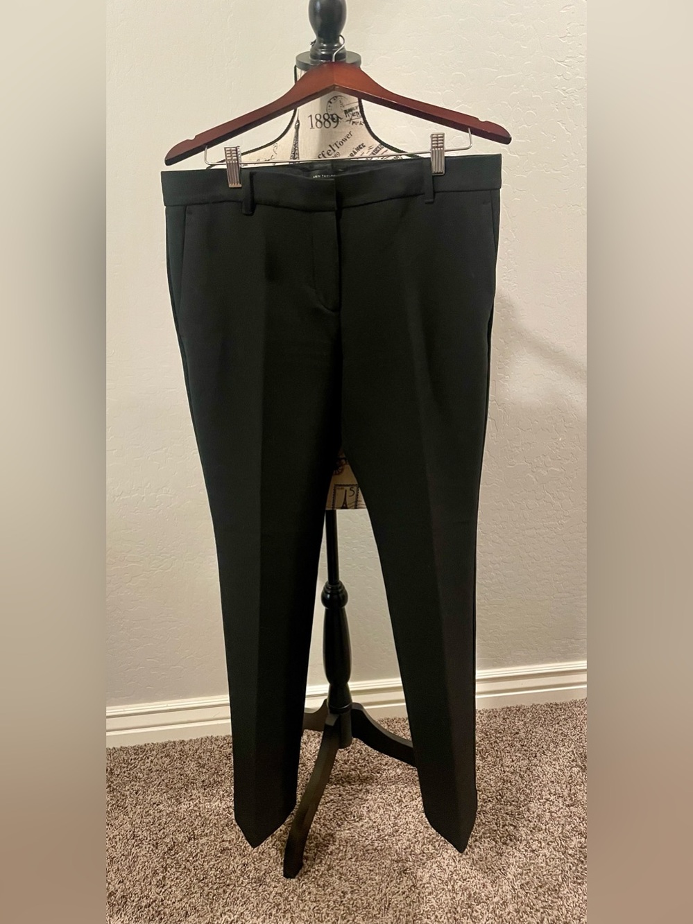 Ann Taylor Black Flat-Front Women’s Trousers Size 8